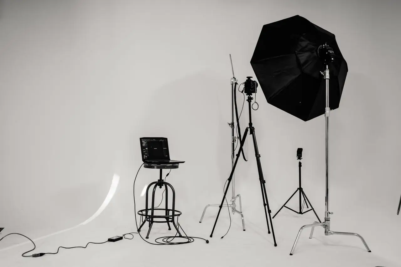 Kulissenbau und Installation im Videostudio