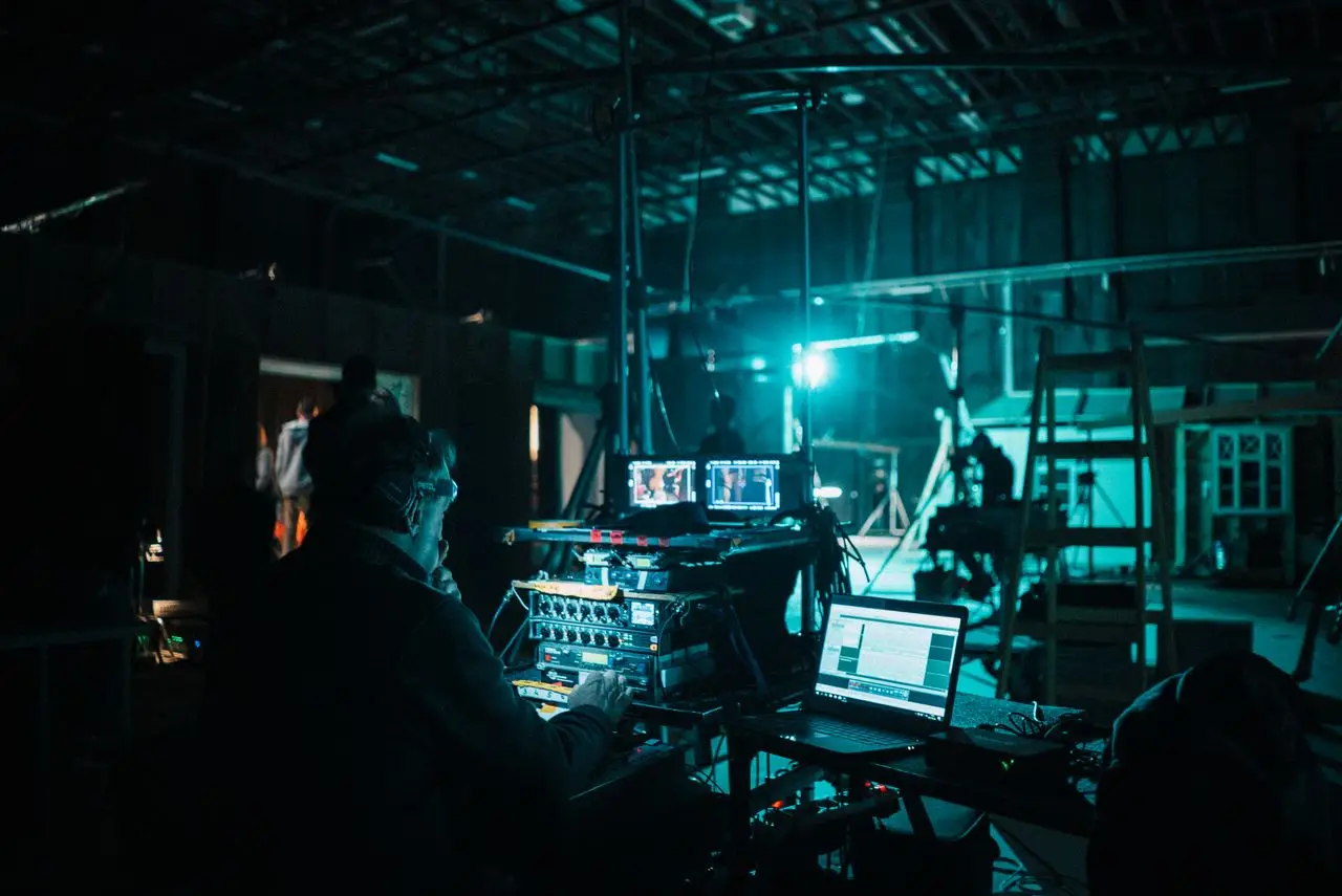Professionelles Videostudio mit Licht und Kameratechnik