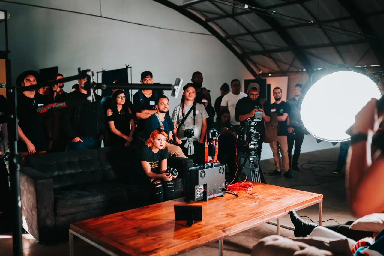 Professionelles Videostudio mit Licht und Kameratechnik