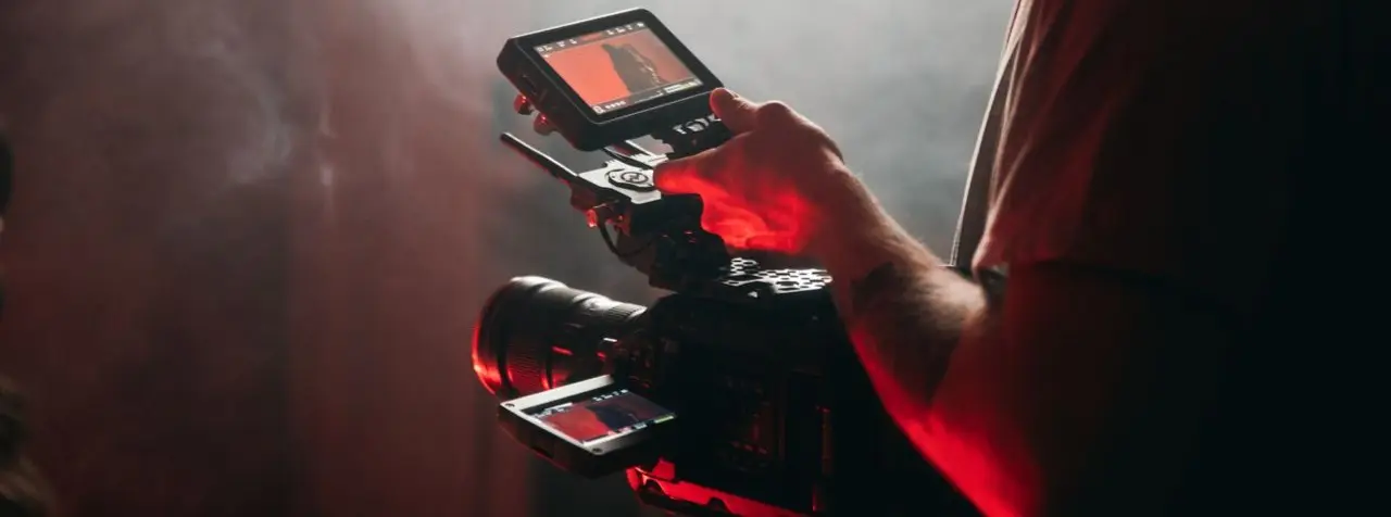 Professionelles Videostudio mit Licht und Kameratechnik