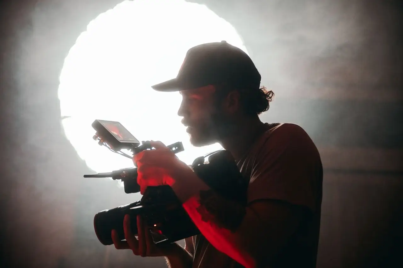 Professionelles Videostudio mit Licht und Kameratechnik